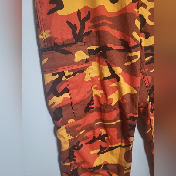 👕🌶 Orange Camo Cargo Pants - Picture 2 of 7